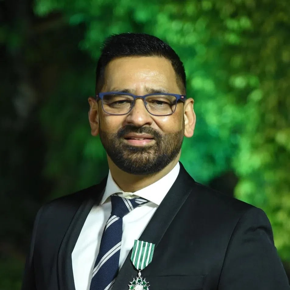 Portrait photo of Imran Qureshi receiving the Chevalier de l’Ordre des Arts et des Lettres from the French government, a recognition that celebrates artistic contributions and cultural dialogue.